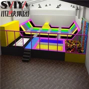 大きな屋内トランポリン公園